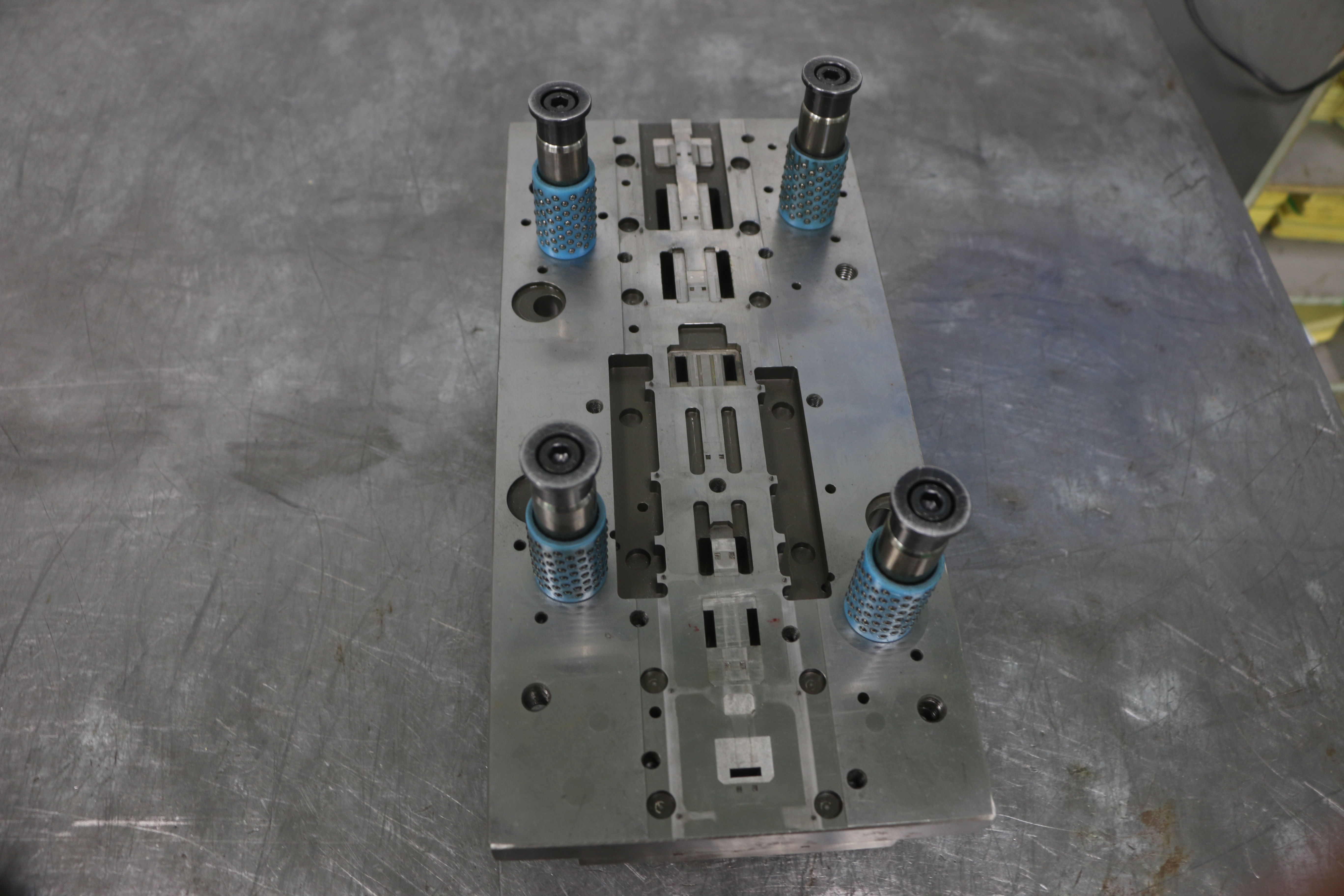 磷銅端子復合模模具的優(yōu)缺點